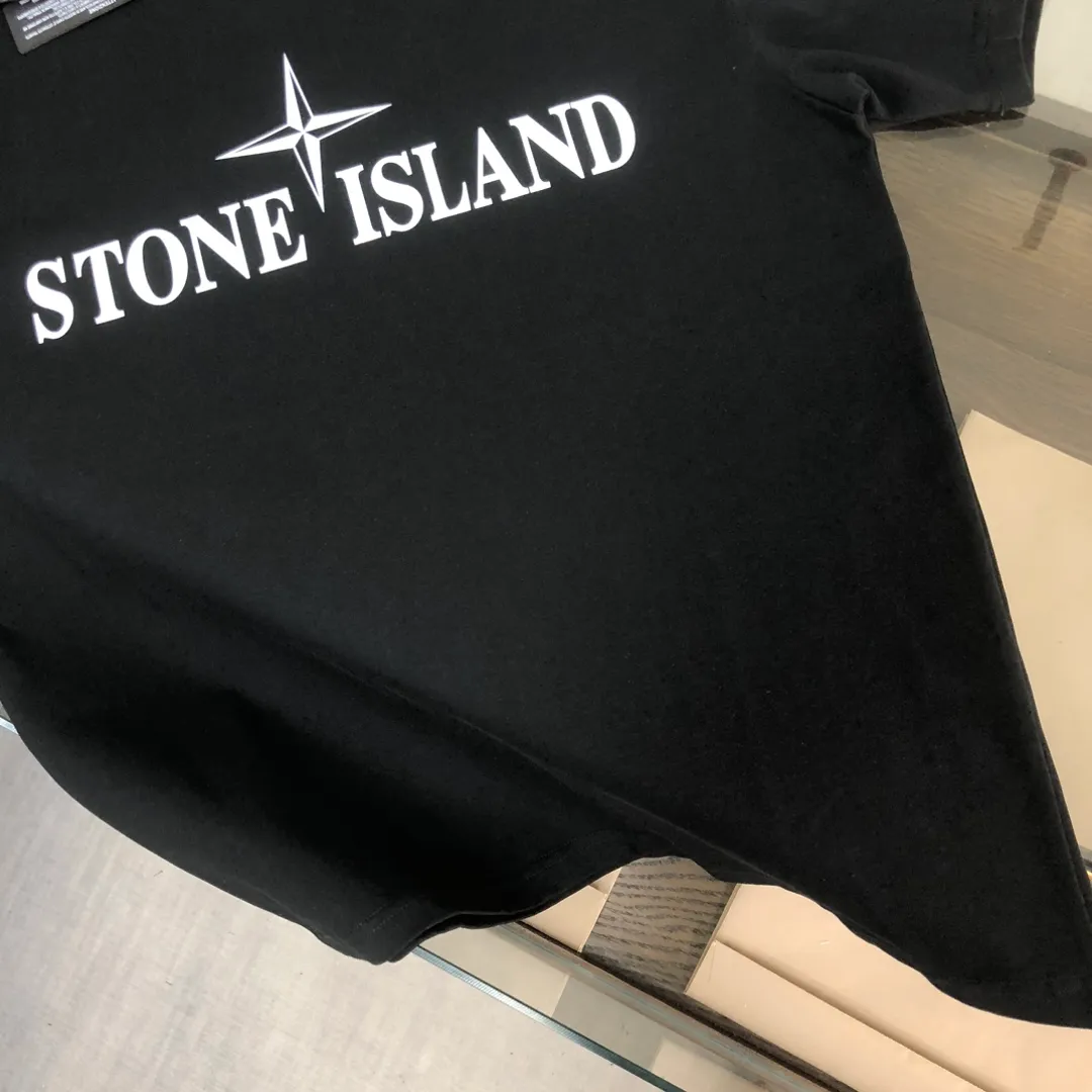 P180 Stone Island 2025 latest T-shirt, couple style ~ Original order, fashionable and casual short T-shirt, specially made of customized cotton fabric ~ Cotton T-shirt ~ Pre-washed to prevent deformation and shrinkage problem, more comfortable and breathable on the body ~ All available from stock ~ Unique design style, trendy must-have item, complete with three standards 👍 Color: black/white Size: S M L XL (larger version, please indicate your height and weight when placing an order)